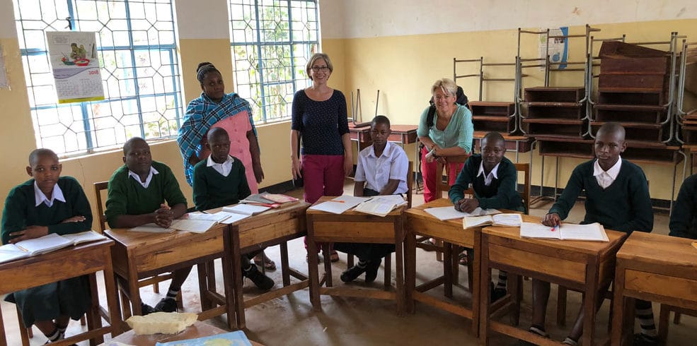 Eine Schulklasse in Tansania