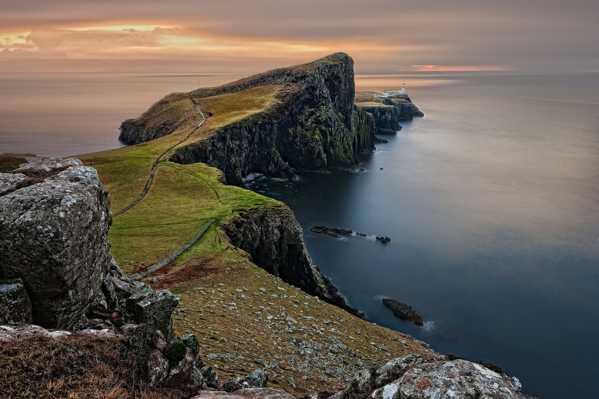 klippen im meer in Schottland