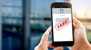 Bild einer Fake-Webseite auf dem Handy-Display